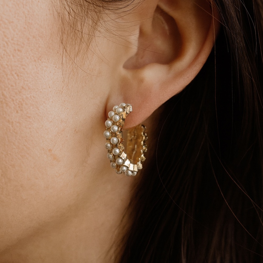 Faux Pearl Hoop Earrings post pierced goldtone metal 0.75” diameter